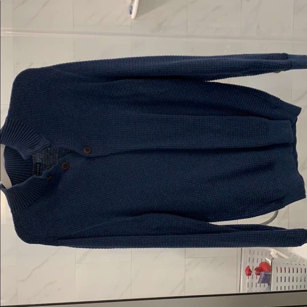 Men’s blue pull over sweater